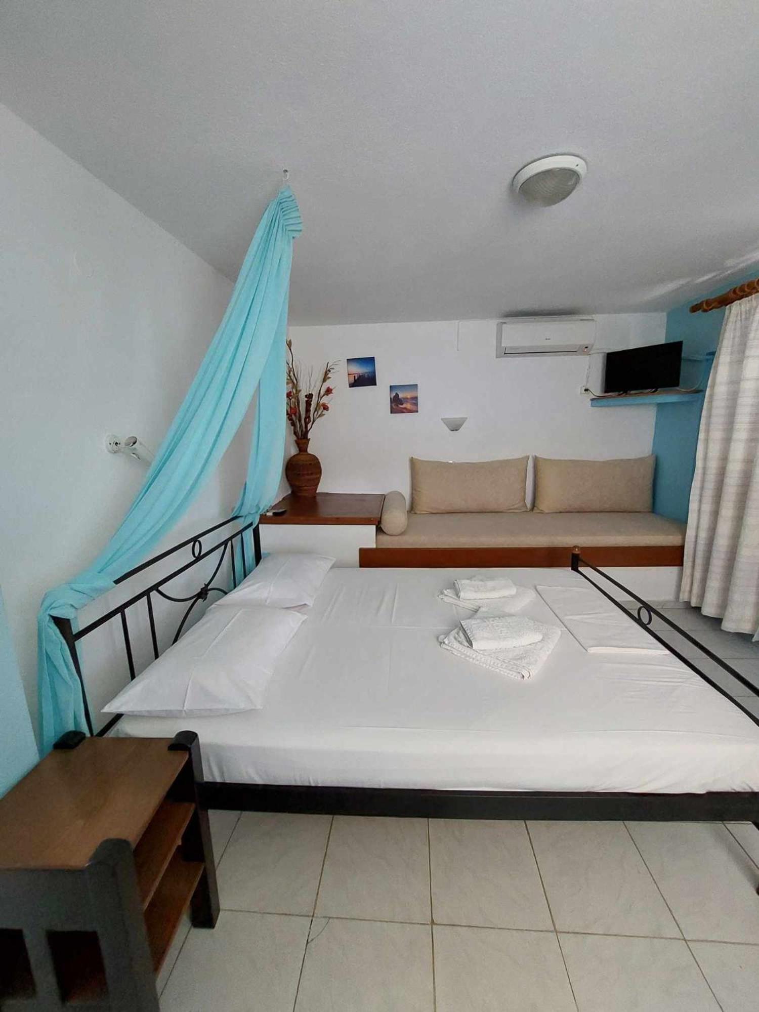 Violetta Studios & Apartments Milina Exterior photo