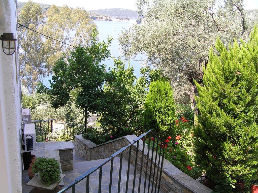 Violetta Studios & Apartments Milina Exterior photo